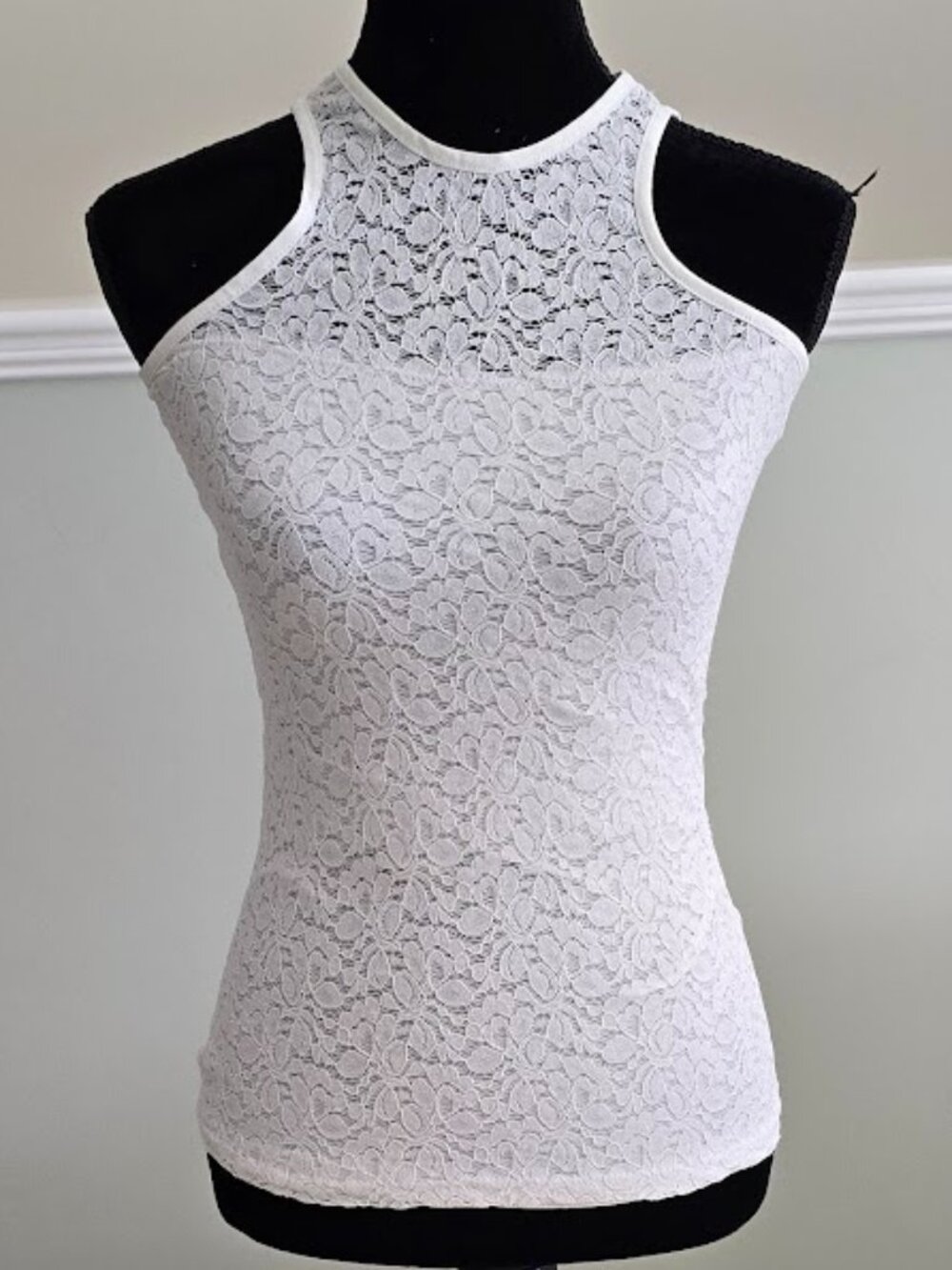 bebe White Lace Architectural Tank Top Lined Sz Small NWT